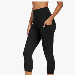 Black High-Waisted Women's Capri 2 Pocket Leggings